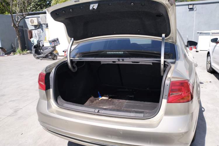 Used Volkswagen Bora 2016 1.6L Manual Comfort Model Trunk