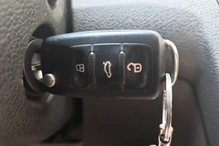 Used Volkswagen Bora 2016 1.6L Manual Fashion Edition Vehicle Key