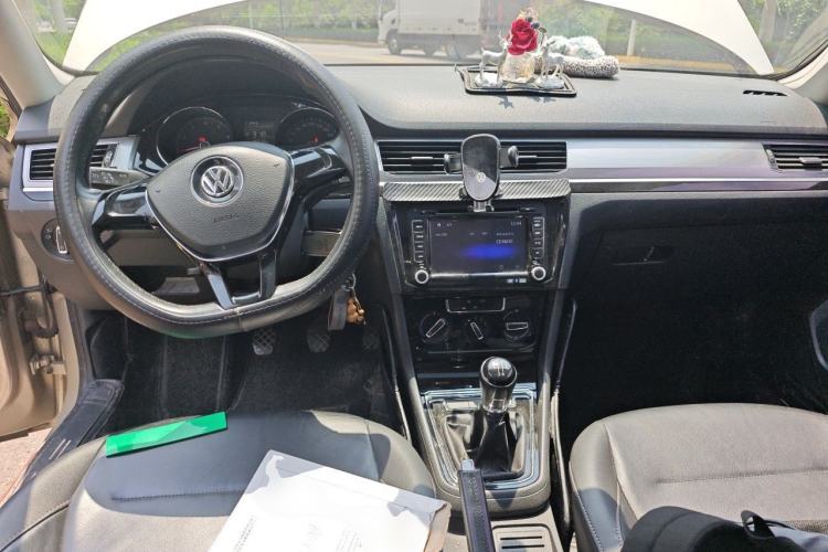 Used Volkswagen Bora 2016 1.6L Manual Comfort Model Center Console