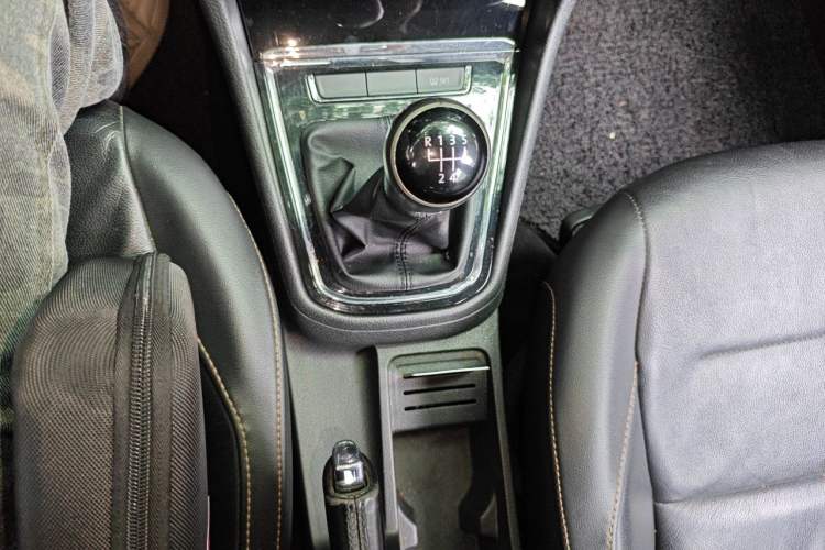 Used Volkswagen Bora 2016 1.6L Manual Comfort Model Gear Lever
