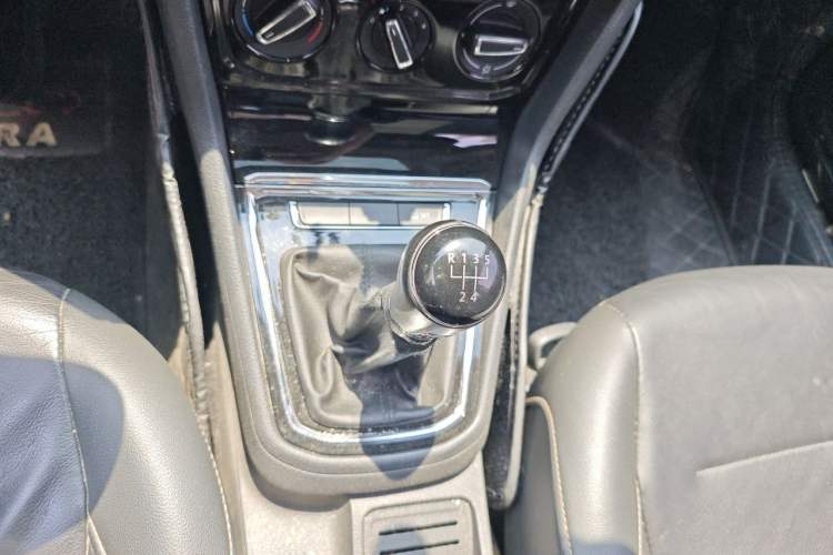 Used Volkswagen Bora 2016 1.6L Manual Comfort Model Gear Lever