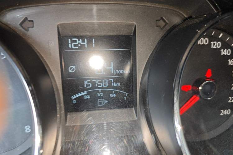 Used Volkswagen Bora 2016 1.6L Manual Comfort Model Odometer Close Up