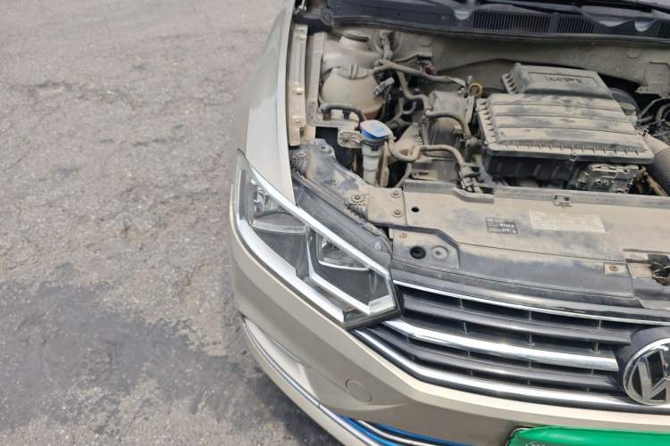 Used Volkswagen Bora 2016 1.6L Manual Comfort Model Right Front Headlight