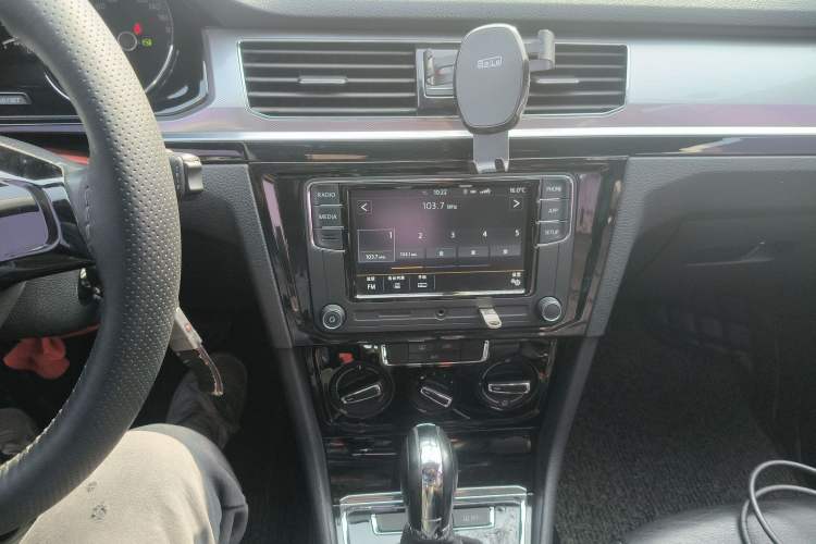 Used Volkswagen Bora 2016 1.6L Automatic Comfort Model Audio And AC Panel
