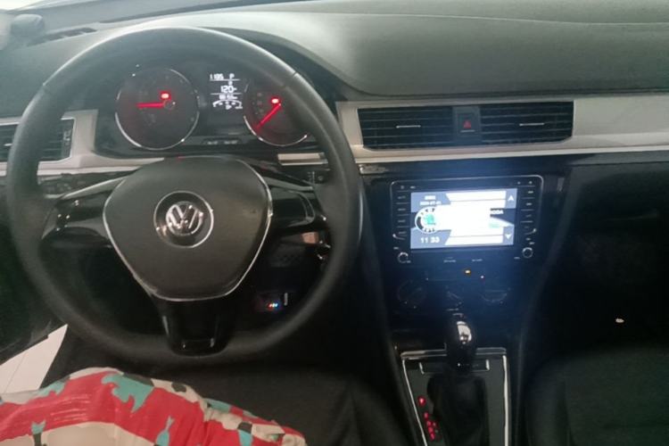 Used Volkswagen Bora 2016 1.6L Automatic Comfort Model Center Console