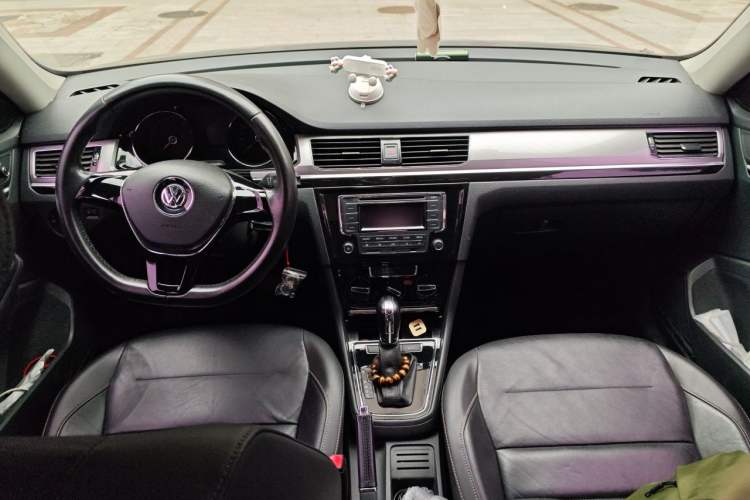 Used Volkswagen Bora 2016 1.6L Automatic Comfort Model Center Console