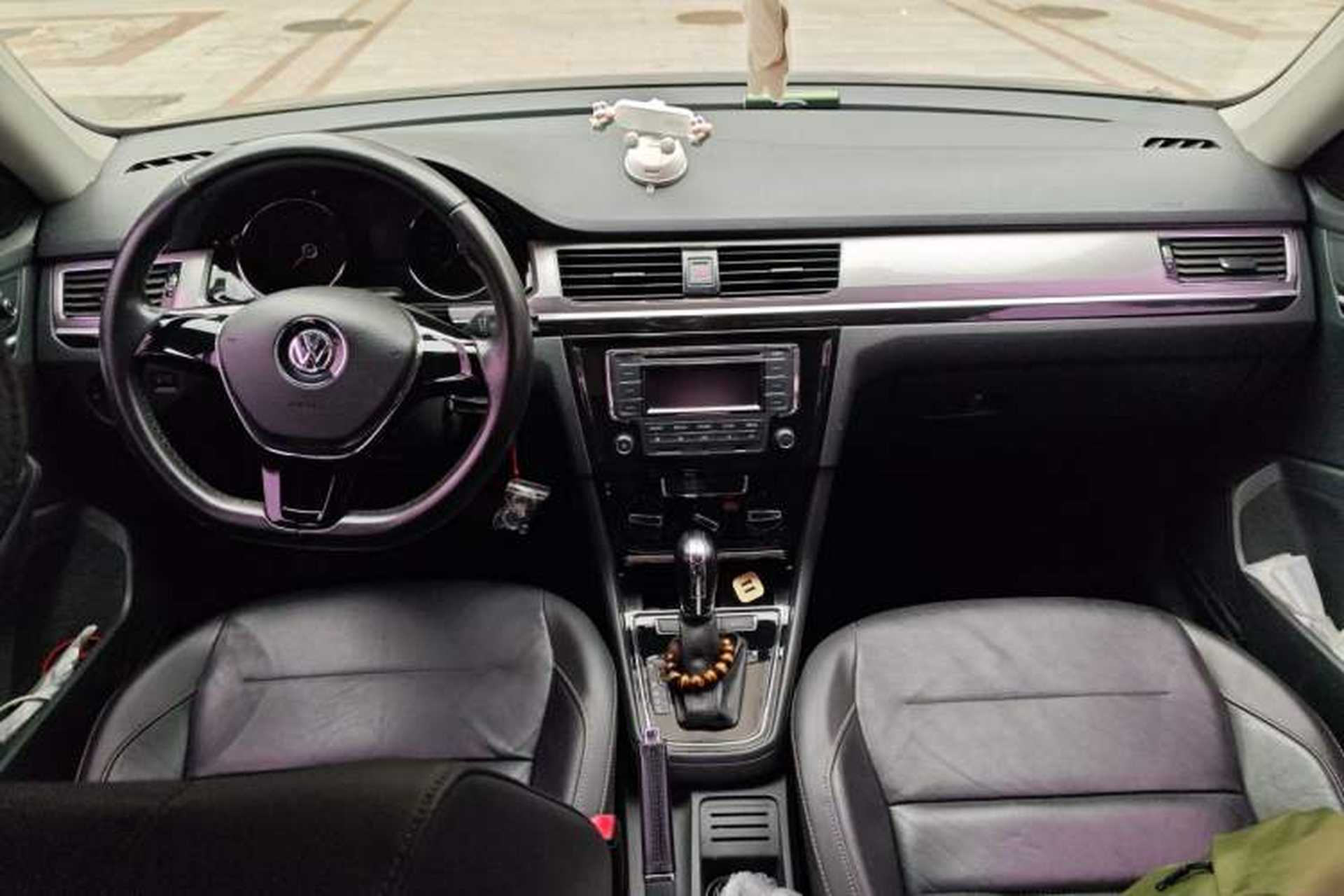 Used Volkswagen Bora 2016 1.6L Automatic Comfort Model Center Console