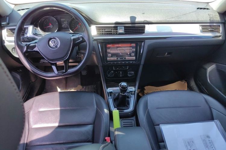 Used Volkswagen Bora 2016 1.6L Manual Comfort Model Center Console