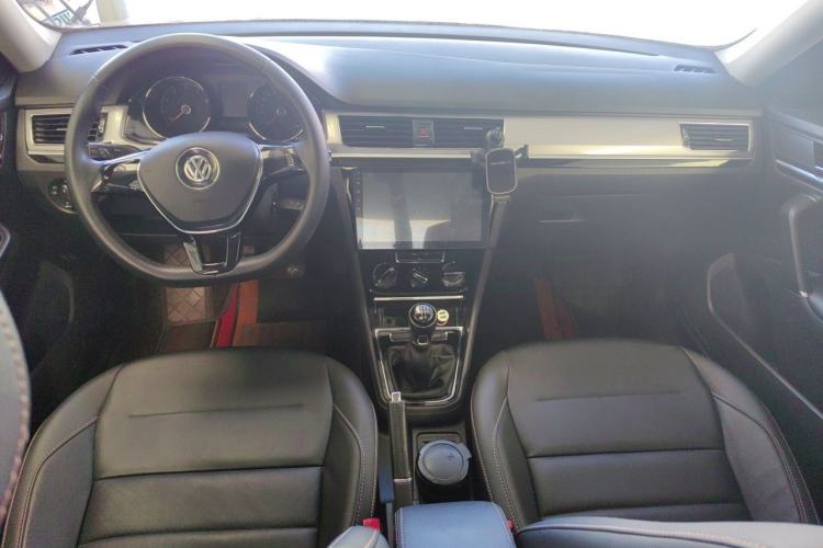 Used Volkswagen Bora 2016 1.6L Manual Comfort Model Center Console