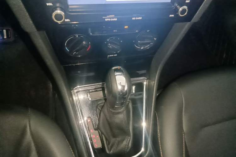 Used Volkswagen Bora 2016 1.6L Automatic Comfort Model Gear Lever