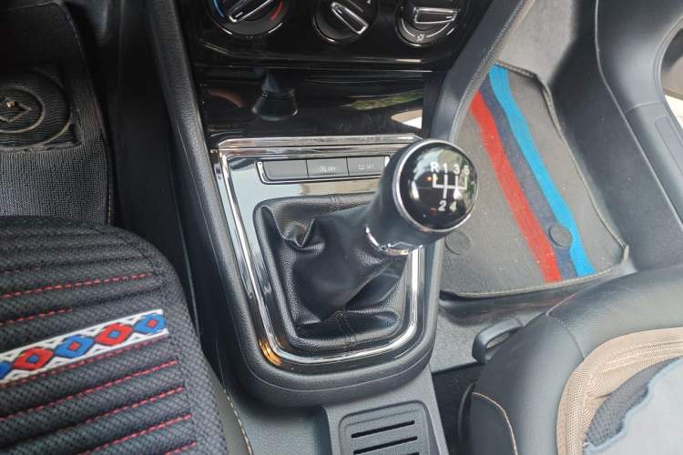 Used Volkswagen Bora 2016 230TSI Manual Comfort Version Gear Lever