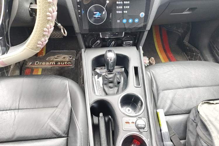Used Volkswagen Bora 2016 1.6L Automatic Comfort Model Gear Lever