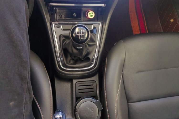 Used Volkswagen Bora 2016 1.6L Manual Comfort Model Gear Lever