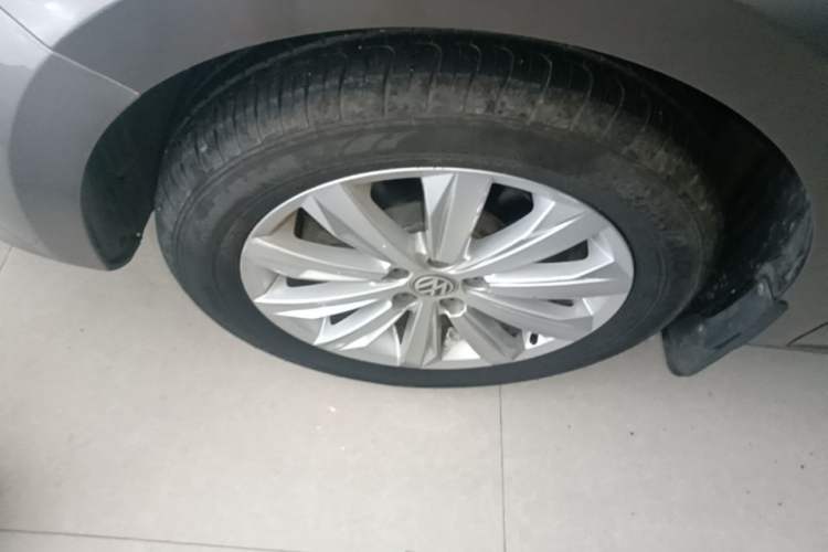 Used Volkswagen Bora 2016 1.6L Automatic Comfort Model Left Front Wheel Hub