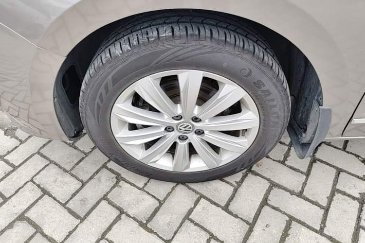 Used Volkswagen Bora 2016 1.6L Automatic Comfort Model Left Front Wheel Hub