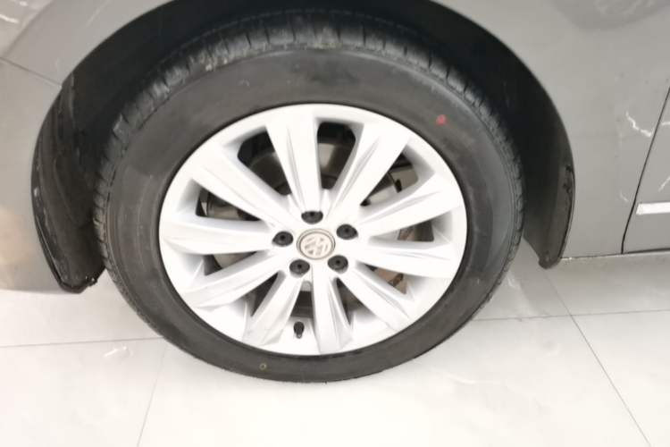 Used Volkswagen Bora 2016 1.6L Automatic Comfort Model Left Front Wheel Hub