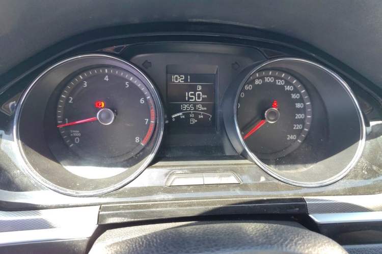 Used Volkswagen Bora 2016 1.6L Manual Comfort Model Odometer Close Up