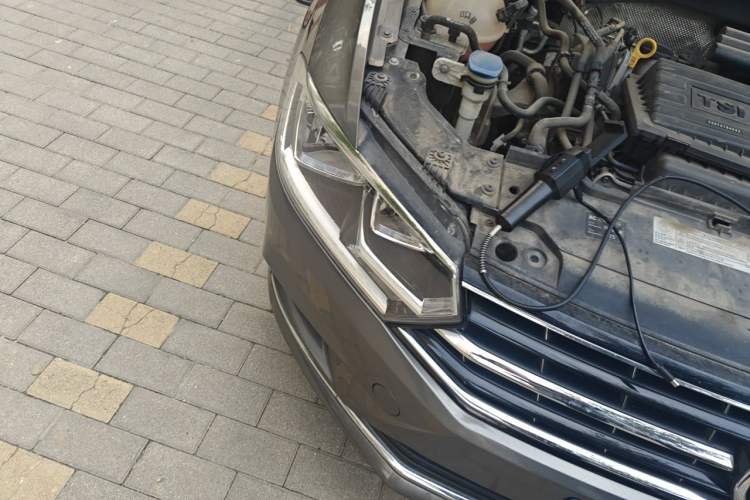 Used Volkswagen Bora 2016 230TSI Manual Comfort Version Right Front Headlight