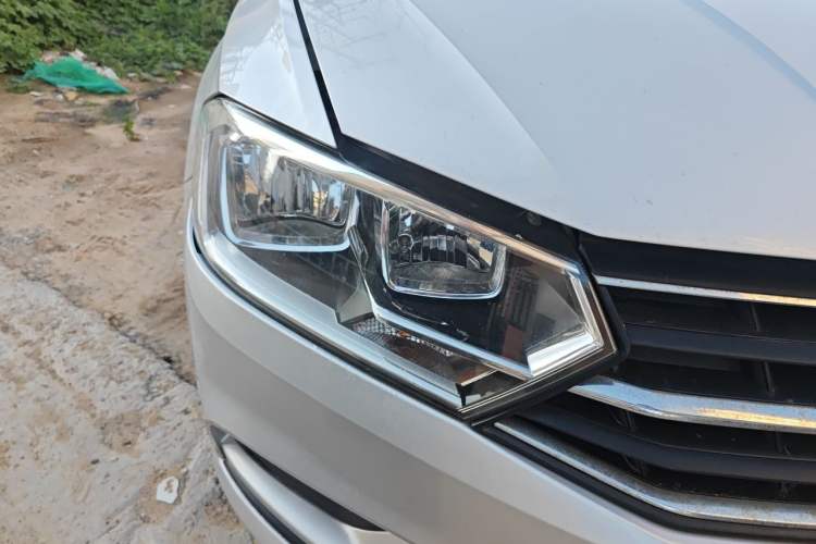 Used Volkswagen Bora 2016 1.6L Automatic Fashion Model Right Front Headlight