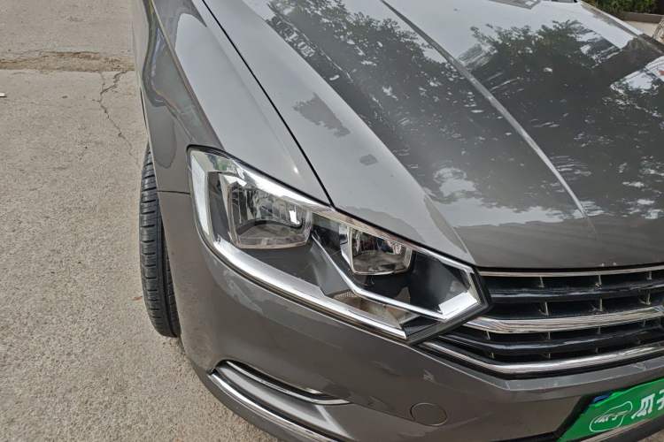 Used Volkswagen Bora 2016 1.6L Manual Comfort Model Right Front Headlight