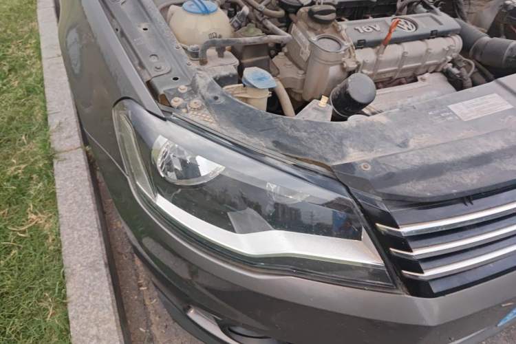 Used Volkswagen Bora 2016 1.6L Manual Comfort Model Right Front Headlight