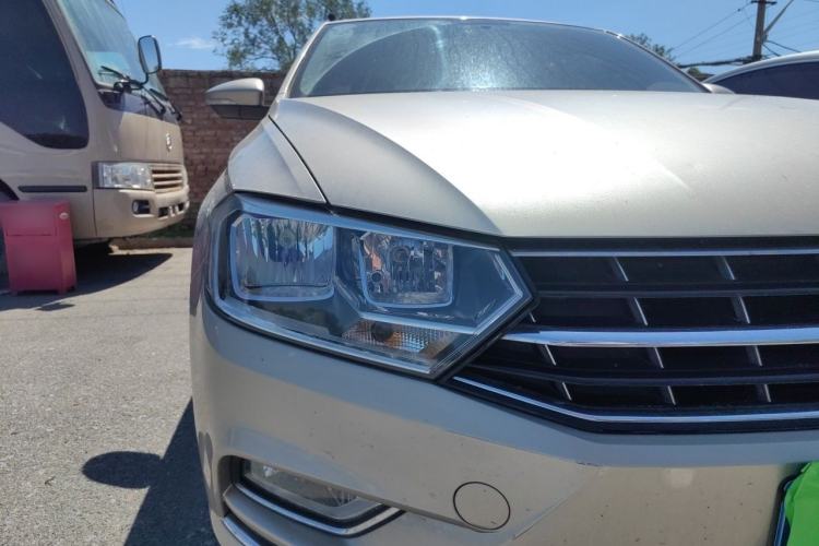 Used Volkswagen Bora 2016 1.6L Manual Comfort Model Right Front Headlight