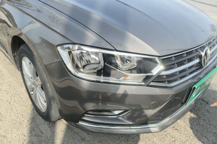 Used Volkswagen Bora 2016 1.6L Automatic Comfort Model Right Front Headlight