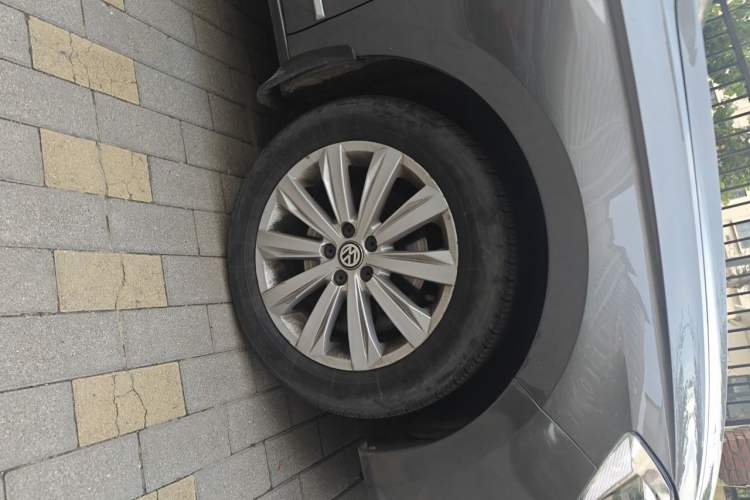 Used Volkswagen Bora 2016 230TSI Manual Comfort Version Right Front Wheel Hub