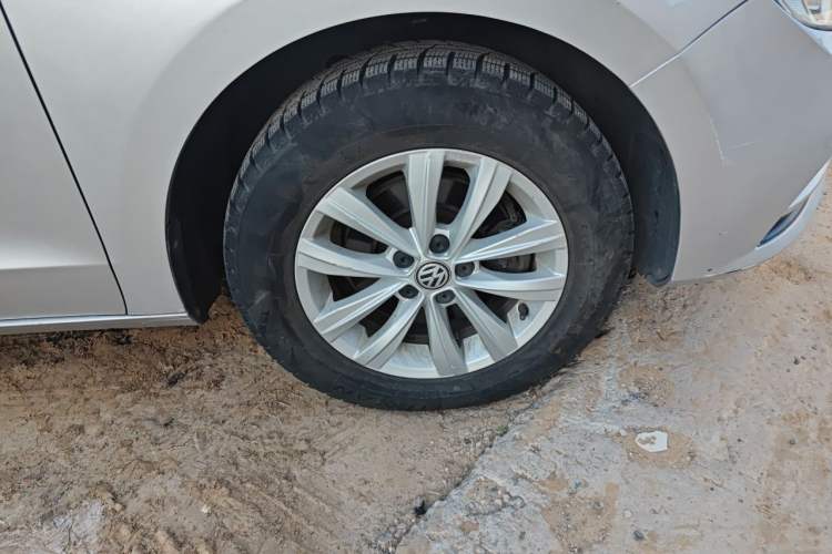 Used Volkswagen Bora 2016 1.6L Automatic Fashion Model Right Front Wheel Hub