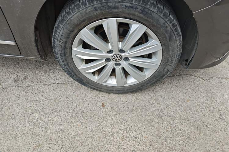 Used Volkswagen Bora 2016 1.6L Manual Comfort Model Right Front Wheel Hub