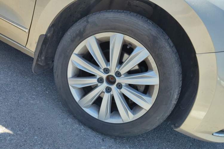 Used Volkswagen Bora 2016 1.6L Manual Comfort Model Right Front Wheel Hub