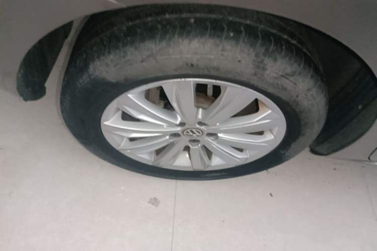 Used Volkswagen Bora 2016 1.6L Automatic Comfort Model Right Rear Wheel Hub