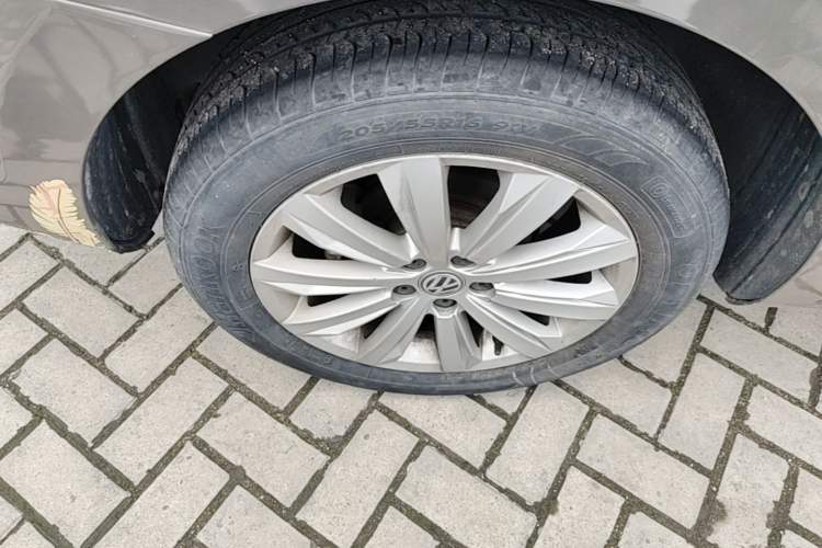 Used Volkswagen Bora 2016 1.6L Automatic Comfort Model Right Rear Wheel Hub