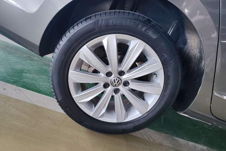 Used Volkswagen Bora 2016 1.6L Automatic Comfort Model Right Rear Wheel Hub