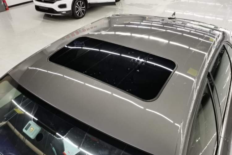 Used Volkswagen Bora 2016 1.6L Automatic Comfort Model Roof
