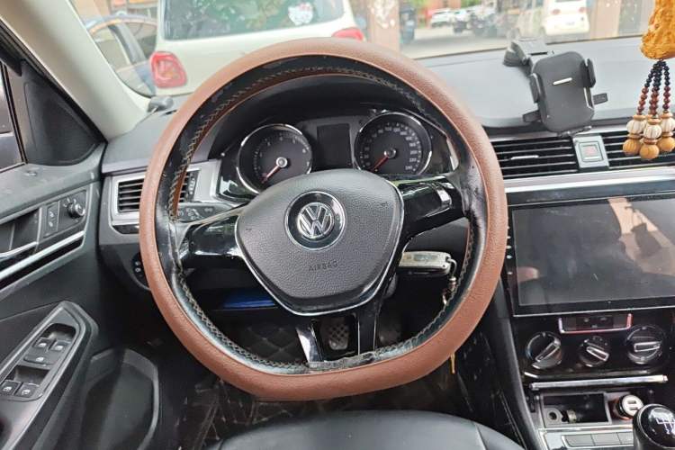 Used Volkswagen Bora 2016 1.6L Manual Comfort Model Steering Wheel