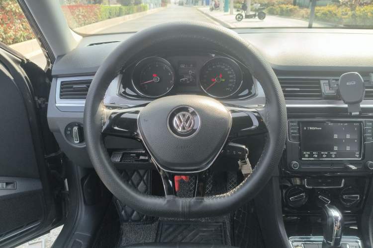 Used Volkswagen Bora 2016 1.6L Automatic Comfort Model Steering Wheel