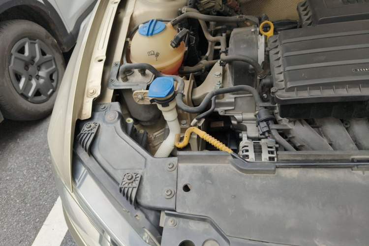 Used Volkswagen Bora 2016 1.6L Automatic Fashion Model Engine Bay Right