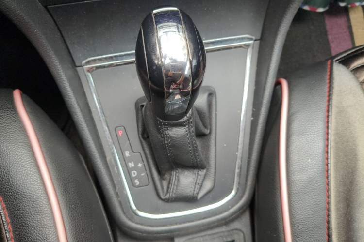 Used Volkswagen Bora 2016 1.6L Automatic Fashion Model Gear Lever