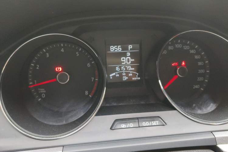Used Volkswagen Bora 2016 1.6L Automatic Fashion Model Odometer Close Up