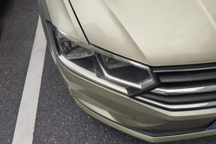 Used Volkswagen Bora 2016 1.6L Automatic Fashion Model Right Front Headlight