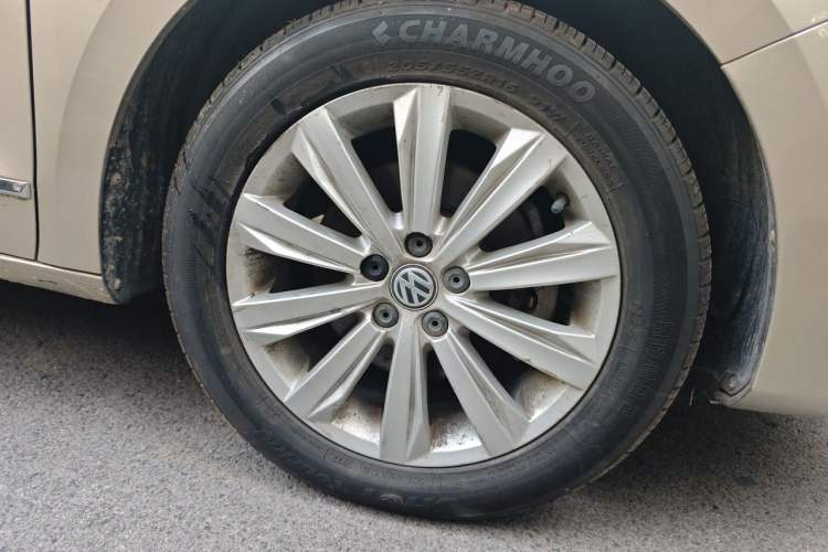 Used Volkswagen Bora 2016 1.6L Manual Comfort Model Right Front Wheel Hub