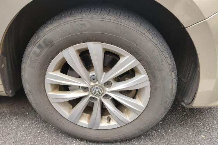 Used Volkswagen Bora 2016 1.6L Automatic Fashion Model Right Front Wheel Hub