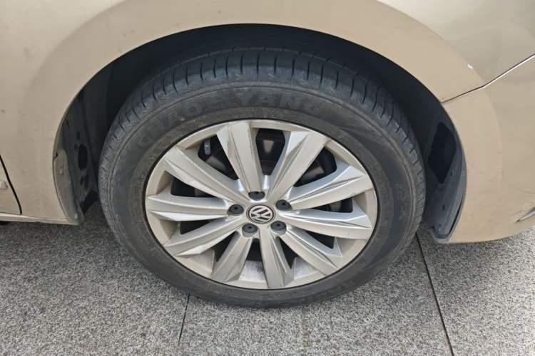 Used Volkswagen Bora 2016 1.6L Manual Comfort Model Right Front Wheel Hub