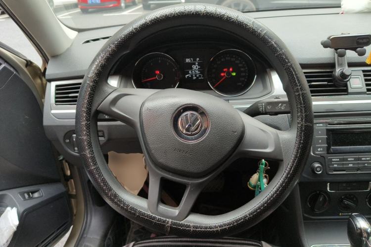 Used Volkswagen Bora 2016 1.6L Automatic Fashion Model Steering Wheel