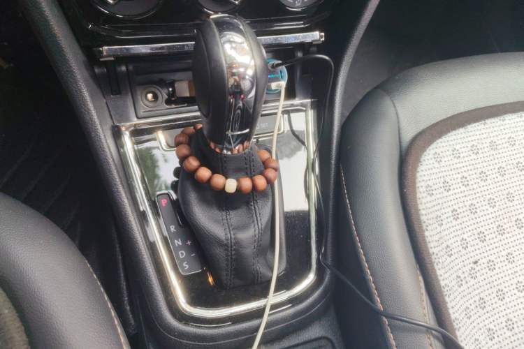 Used Volkswagen Bora 2016 1.6L Automatic Comfort Model Gear Lever