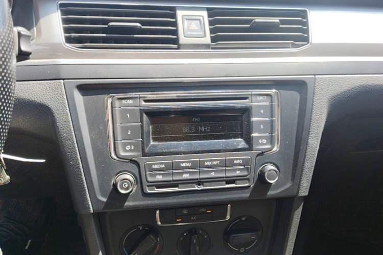 Used Volkswagen Bora 2016 1.6L Manual Fashion Edition Audio And AC Panel