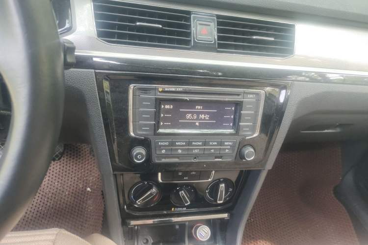 Used Volkswagen Bora 2016 1.6L Manual Comfort Model Audio And AC Panel