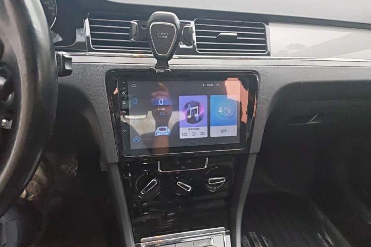 Used Volkswagen Bora 2016 1.6L Manual Comfort Model Audio And AC Panel
