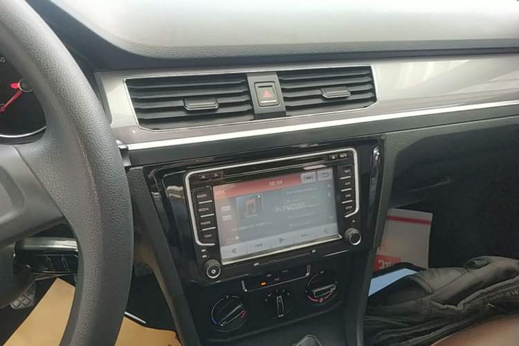 Used Volkswagen Bora 2016 1.6L Manual Fashion Edition Audio And AC Panel